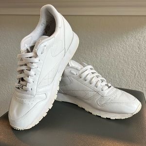 USM 10 white Reebok sneakers